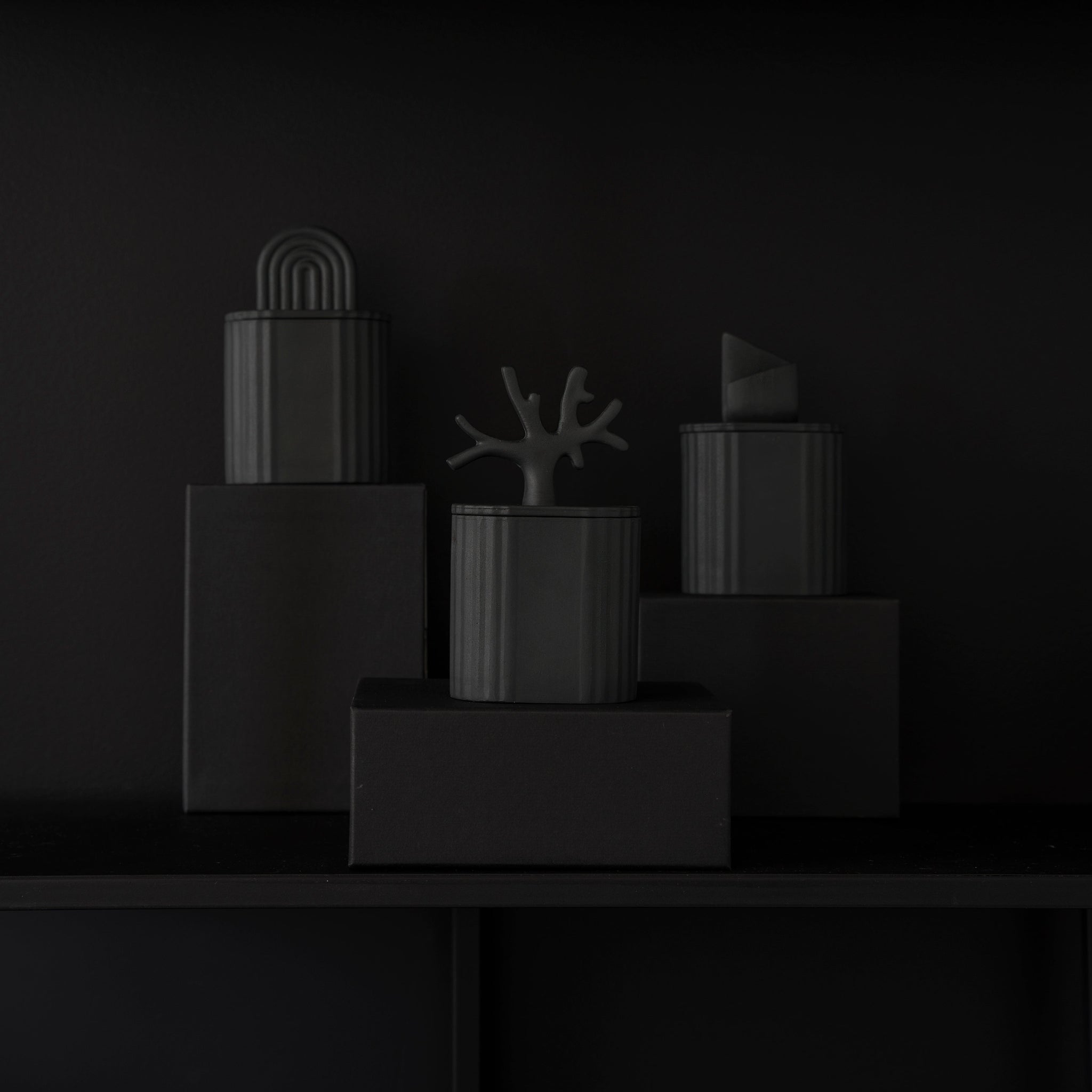 Uneven Black - porcelain candle