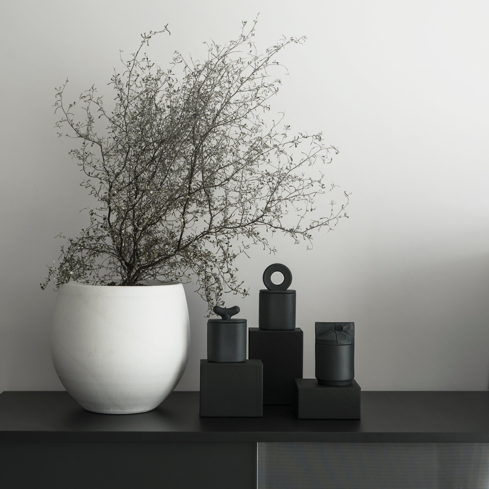 Eclipse Black - porcelain container