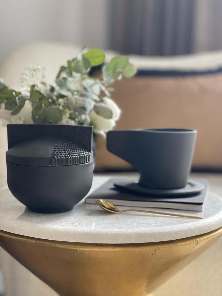 Basalt Black - bougie en porcelaine noire