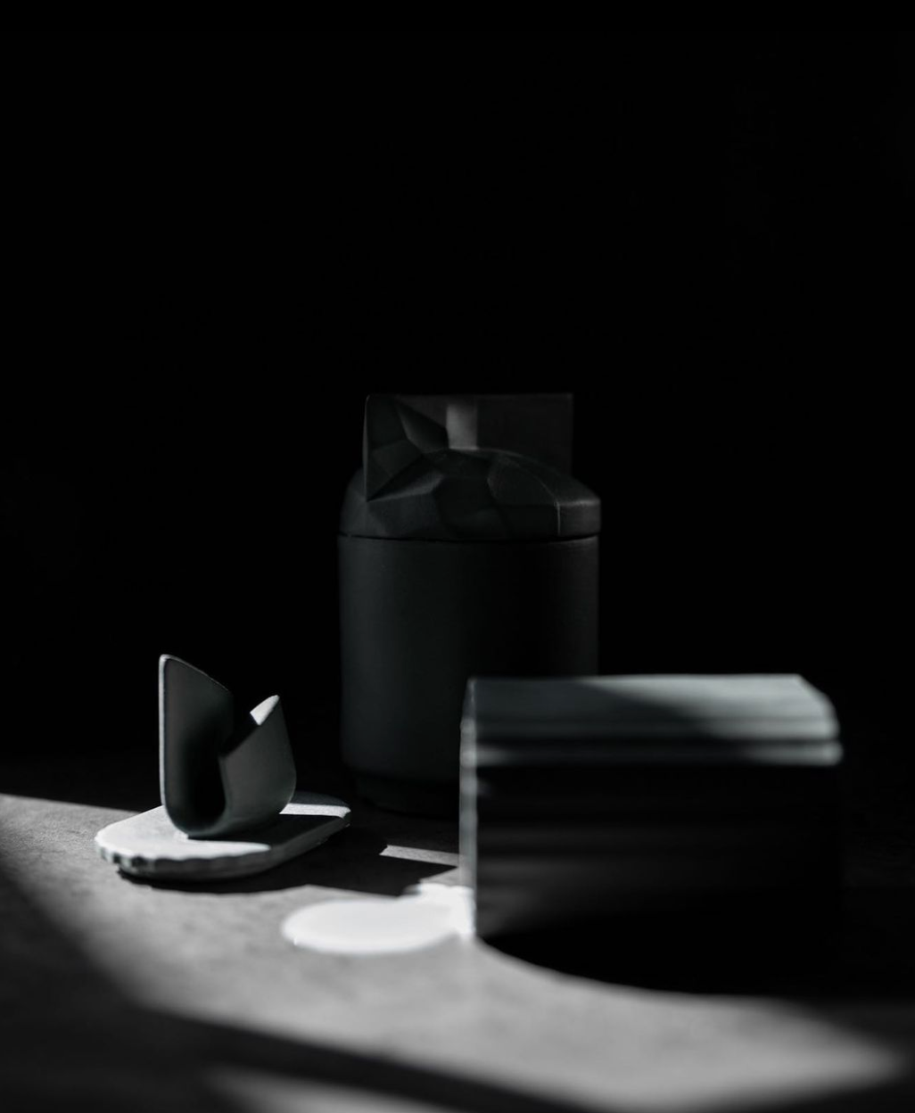 Origami Black - porcelain candle