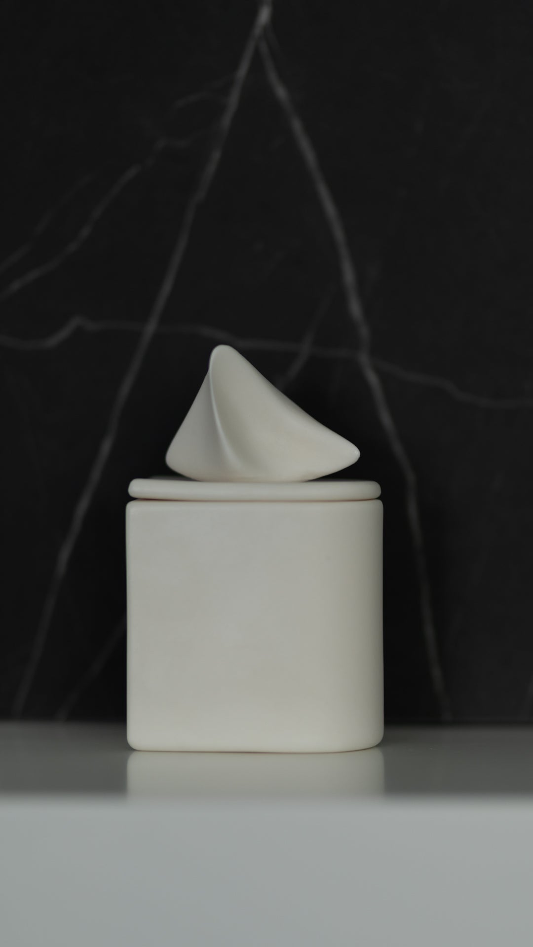 Serenity - porcelain candle